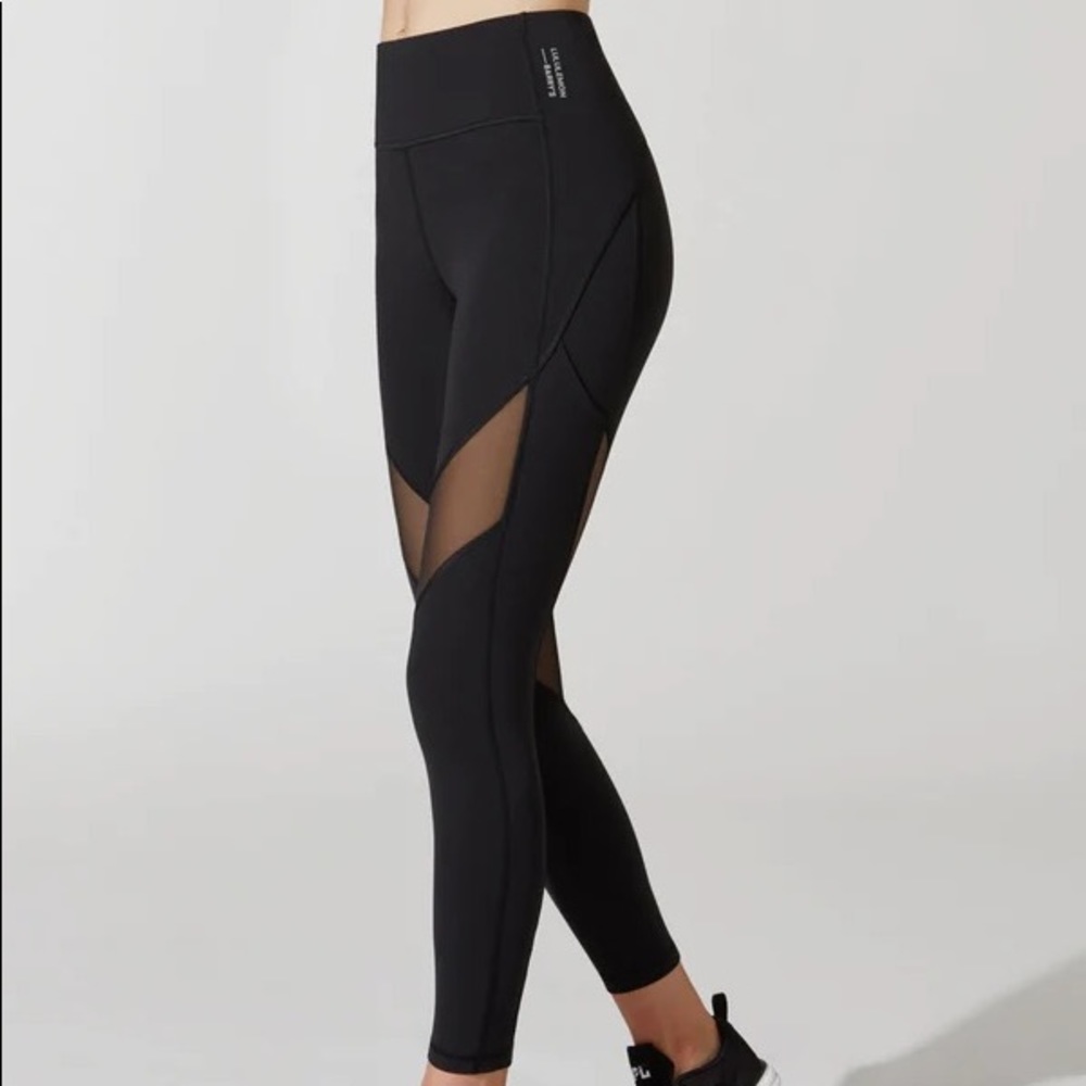 Lululemon X Barrys Stronger as one tight 25”
